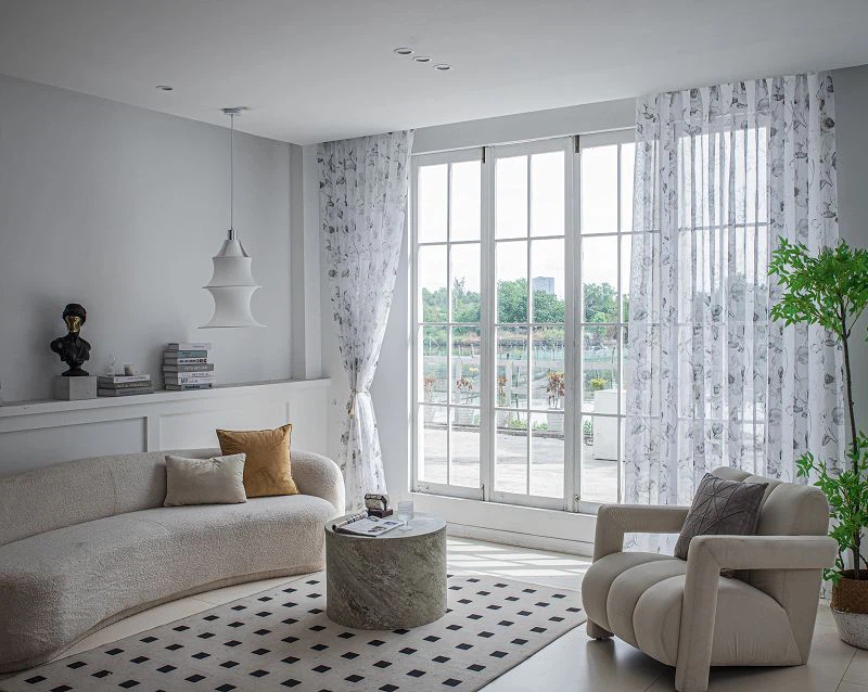 Doli FabricWindow Screen med Golden-Center Peony Print