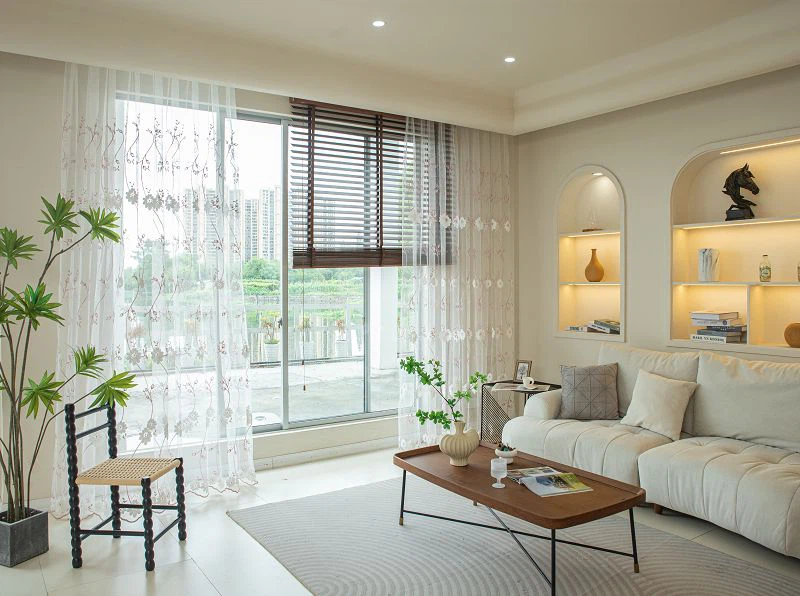 Rutenettbrodert vindusskjerm